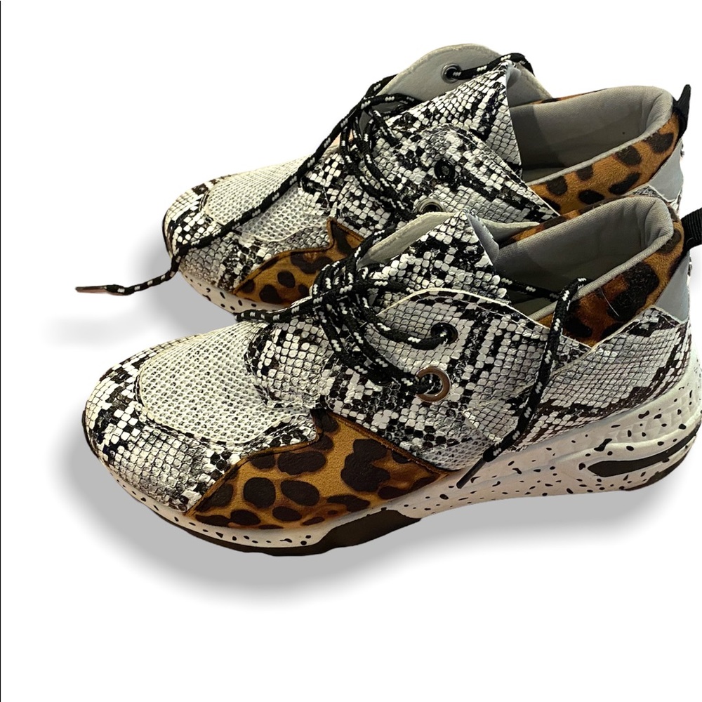 Size 9.5 shoes women’s